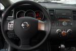 Nissan Tiida – панель приборов